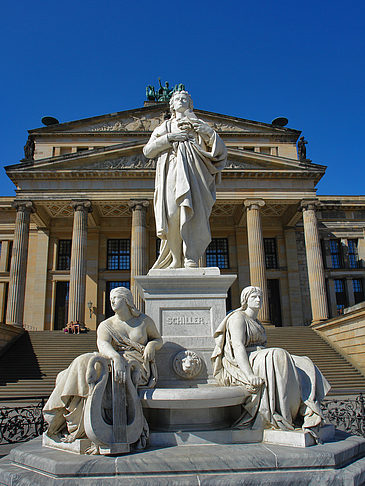 Schillerdenkmal mit Konzerthaus Foto 