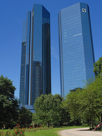 Fotos Deutsche Bank mit Weg