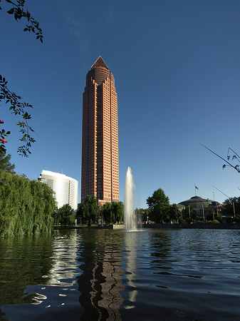 Foto Messeturm mit Ludwig-Erhard-Anlage - Frankfurt am Main