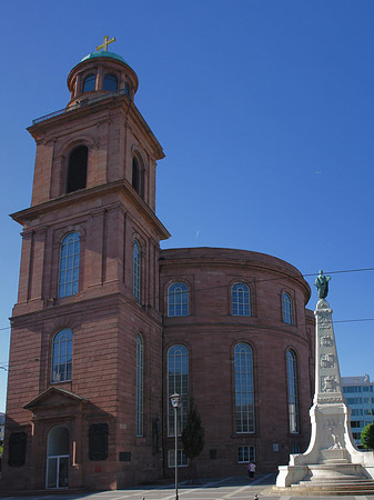 Fotos Paulskirche mit Statue