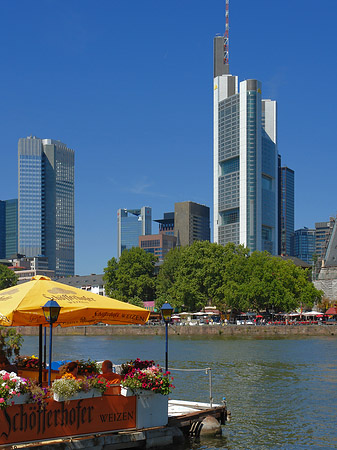 Fotos Skyline von Frankfurt mit Schöfferhofer Weizen