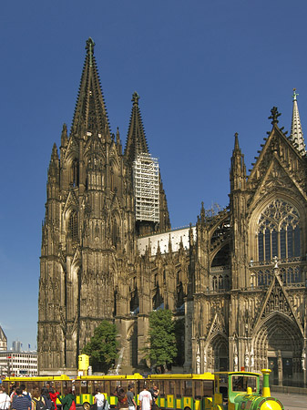 Bimmelbahn fährt zum Kölner Dom Fotos