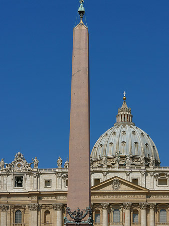 Fotos Obelisk mit dem Petersdom