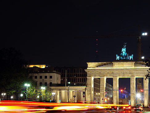 Fotos Brandenburger Tor mit Straßenverkehr | Berlin