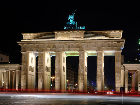 Fotos Brandenburger Tor mit Straßenverkehr | Berlin