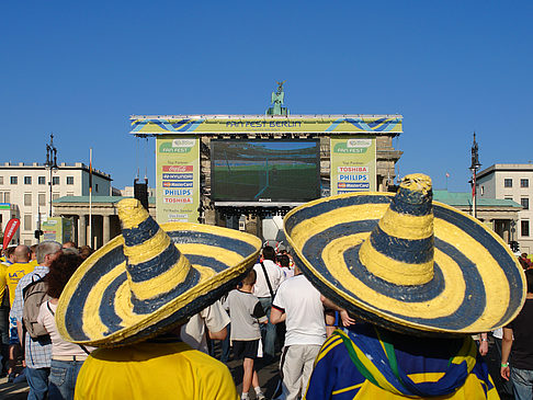 Fans am Brandenburger Tor Fotos