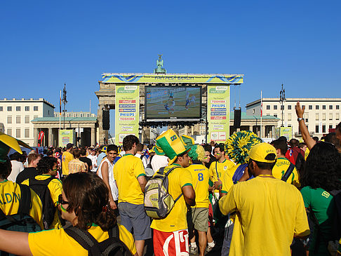 Fans am Brandenburger Tor