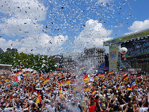 Konfetti Parade - Nationalmannschaft