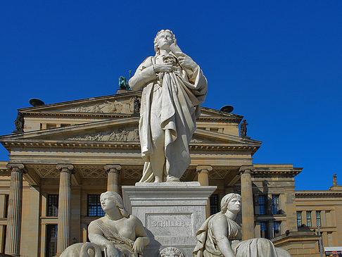 Schillerdenkmal mit Konzerthaus Fotos