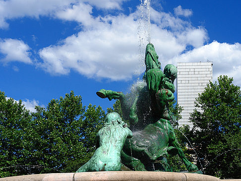 Fotos Brunnen auf dem Platz der Republik | Hamburg