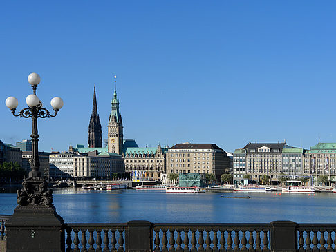 Laterne und Binnenalster Fotos