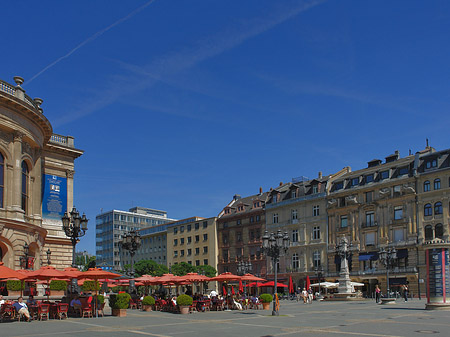 Foto Alte Oper mit Häusern - Frankfurt am Main