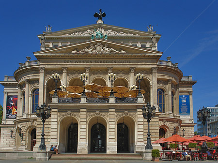 Foto Alte Oper mit Schirmen - Frankfurt am Main