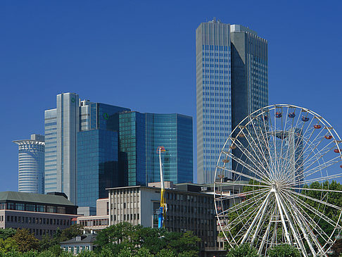 Fotos Eurotower und dresdener Bank mit riesenrad | Frankfurt am Main