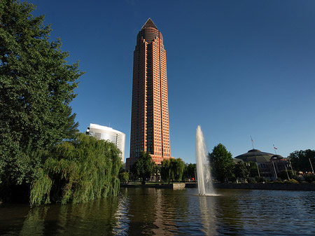 Messeturm mit Ludwig-Erhard-Anlage Fotos