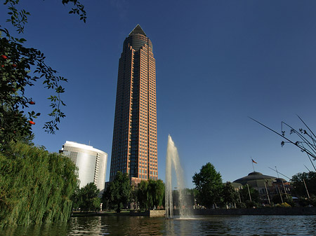 Messeturm mit Ludwig-Erhard-Anlage Fotos