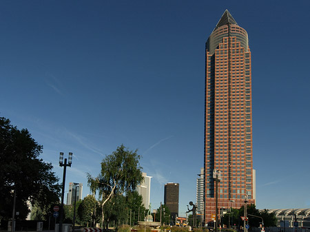 Foto Messeturm mit Ludwig-Erhard-Anlage