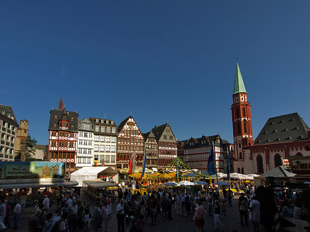 Foto Römerberg mit Nikolaikirche - Frankfurt am Main