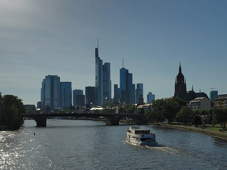 Fotos Skyline von Frankfurt hinter Alter Brücke