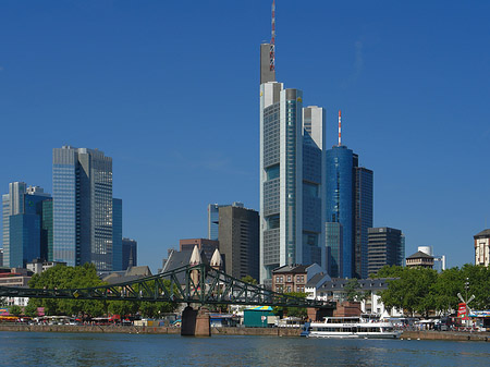 Fotos Skyline von Frankfurt mit eisernem Steg