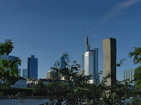 Foto Skyline von Frankfurt mit Obelisk - Frankfurt am Main