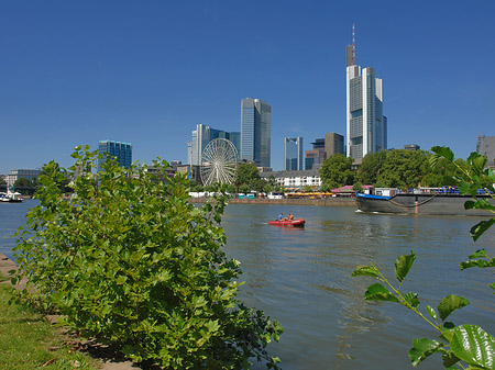 Skyline von Frankfurt mit Riesenrad