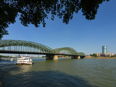 Hohenzollernbrücke reicht ans Kennedyufer Fotos