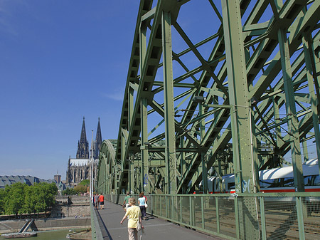 Foto Hohenzollernbrücke beim Kölner Dom - Köln