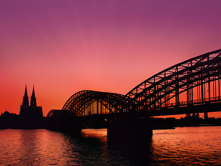 Fotos Kölner Dom hinter der Hohenzollernbrücke | Köln