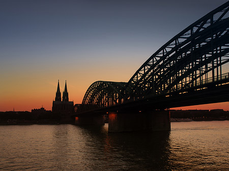 Fotos Kölner Dom hinter der Hohenzollernbrücke | Köln