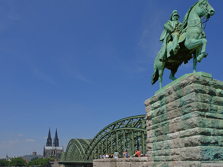 Fotos Reiterstatue vor dem Kölner Dom | Köln