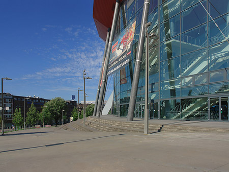 Foto Kölnarena auf der Treppe