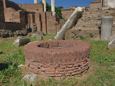 Fotos Brunnen am Vesta-Tempel