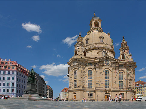 Frauenkirche und Neumarkt Foto 