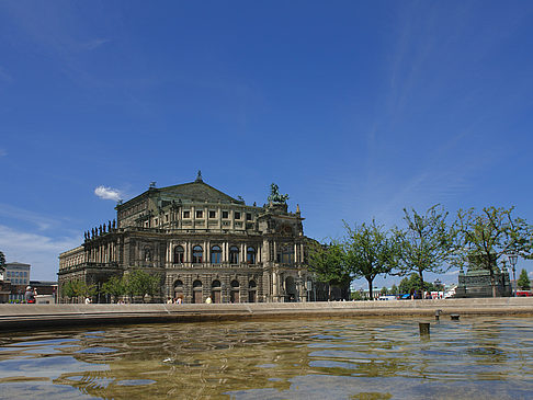 Fotos Semperoper mit Springbrunnen | Dresden