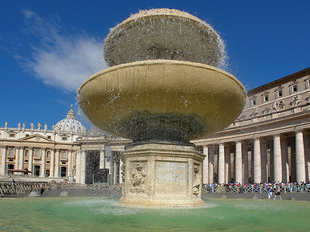 Brunnen mit Petersdom Foto 