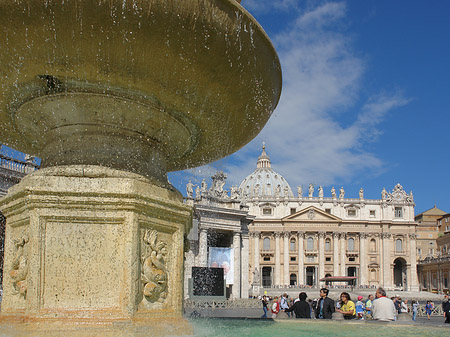 Fotos Brunnen mit Petersdom | 